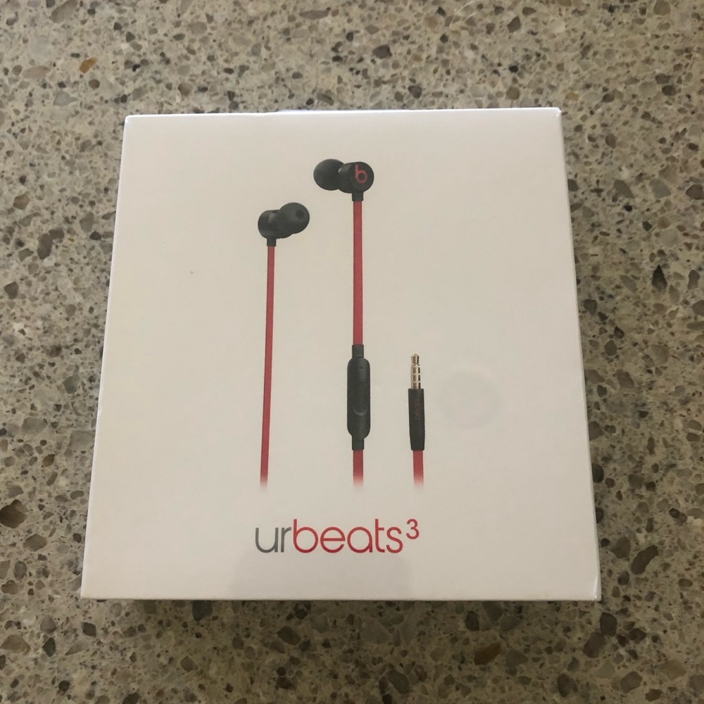 Urbeats 3 earbuds